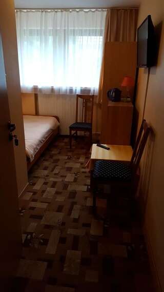 Отели типа «постель и завтрак» SKALNY PENSJONAT Шклярска-Поремба Двухместный номер с 1 кроватью и собственной ванной комнатой-1